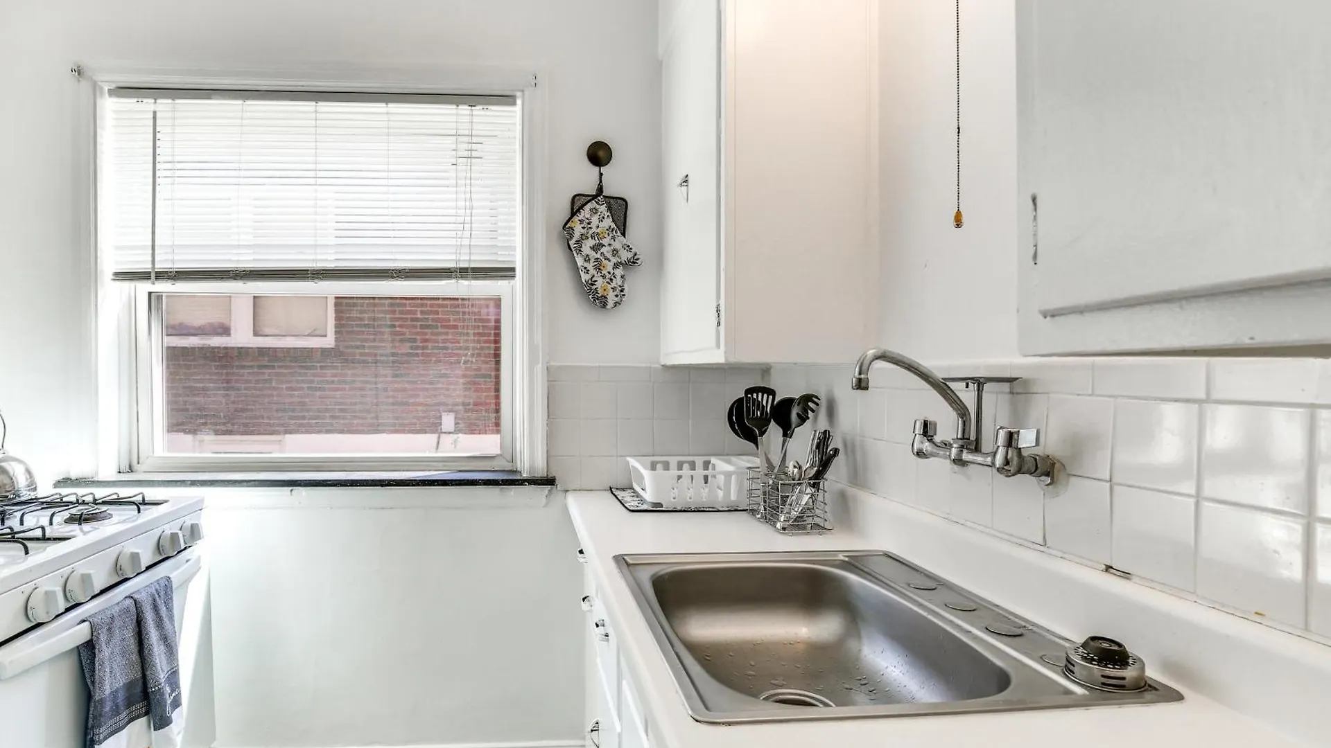 10 Mi To Downtown St Louis Convenient Apartment! Beverly Hills 0*,  United States